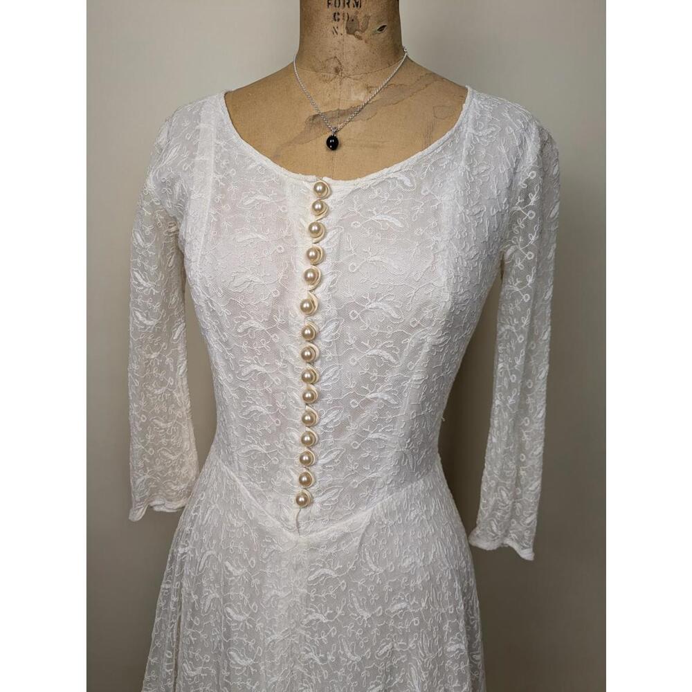 1940's lace wedding dress - Picture 2 of 7